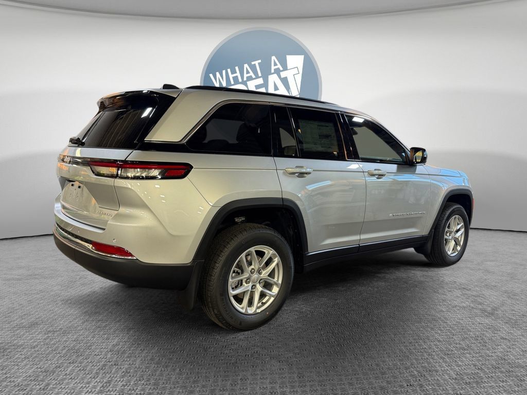 New 2025 Jeep Grand Cherokee Laredo X AWD/4WD image 3