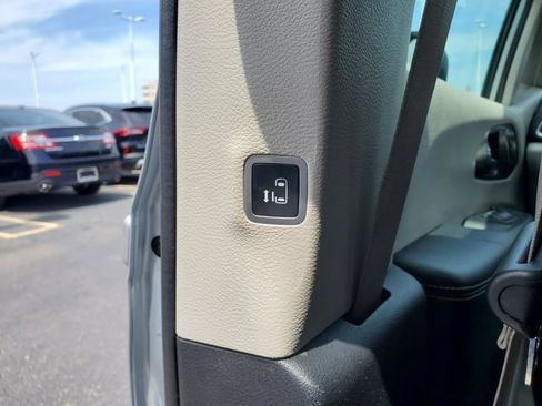 Used 2023 Chrysler Pacifica Touring-L FWD image 29