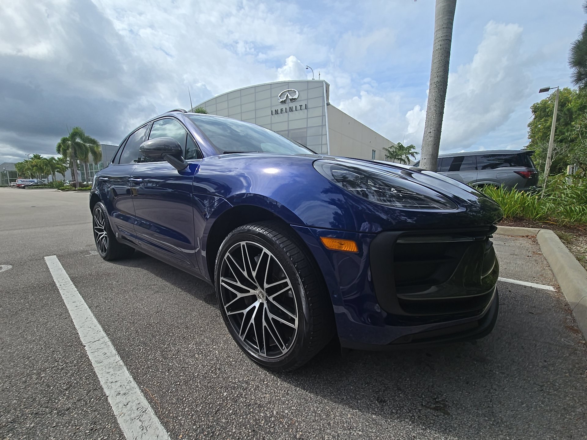Used 2023 Porsche Macan Turbo AWD/4WD image 1