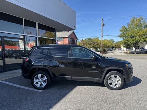 Used 2022 Jeep Compass Latitude image 30