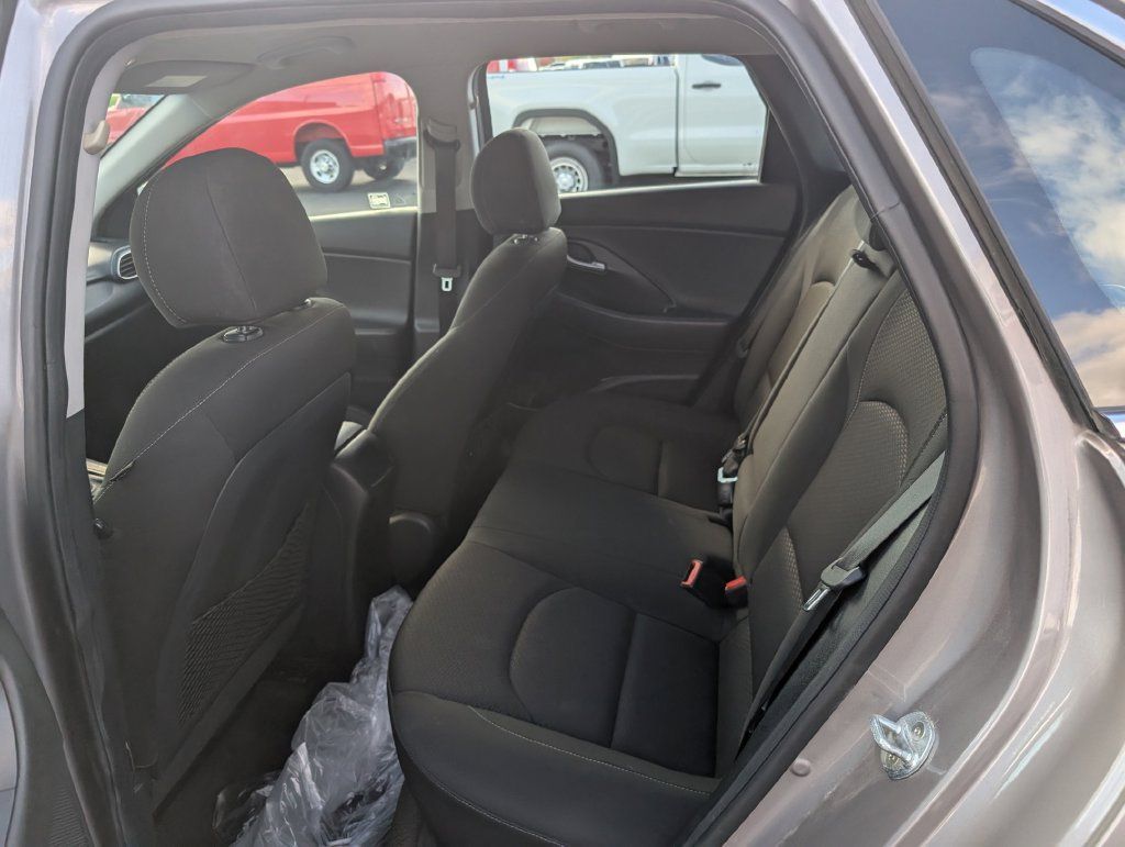 Used 2020 Hyundai Elantra GT FWD image 9