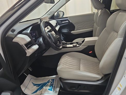 Used 2025 Mitsubishi Outlander SEL image 8