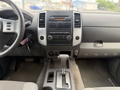 Used 2009 Nissan Frontier SE w/ SE Value Truck Pkg AWD/4WD image 19