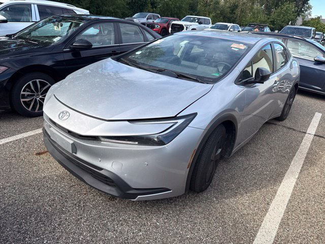 Used 2025 Toyota Prius LE AWD/4WD image 9