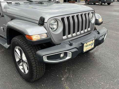 Used 2019 Jeep Wrangler Unlimited Sahara image 14
