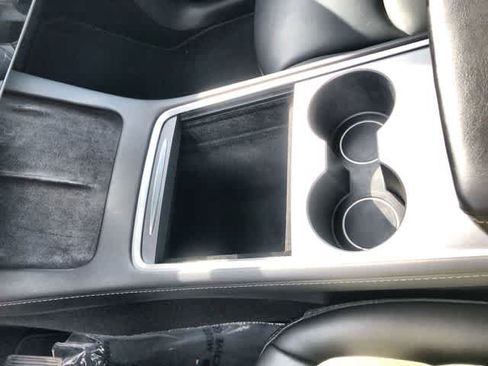 Used 2022 Tesla Model Y Long Range AWD/4WD image 24