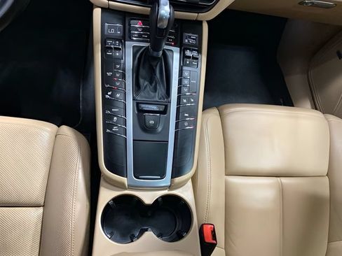 Used 2021 Porsche Macan AWD/4WD image 18