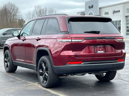 Used 2024 Jeep Grand Cherokee Altitude AWD/4WD image 10