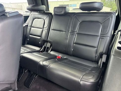 Used 2019 Lincoln Navigator Reserve image 16