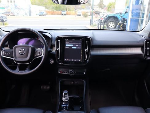 Used 2024 Volvo XC40 B5 Plus AWD/4WD image 9