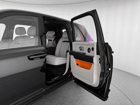 New 2026 Rolls-Royce Cullinan Black Badge image 27