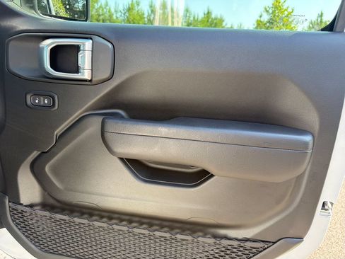 Used 2024 Jeep Wrangler Unlimited Sport AWD/4WD image 46