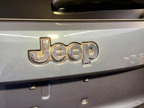 Used 2021 Jeep Grand Cherokee Limited w/ Premium Lighting Group AWD/4WD image 33