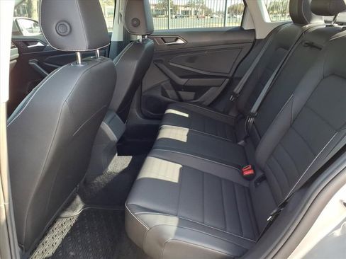 Used 2024 Volkswagen Jetta SE w/ Panoramic Sunroof Package image 22