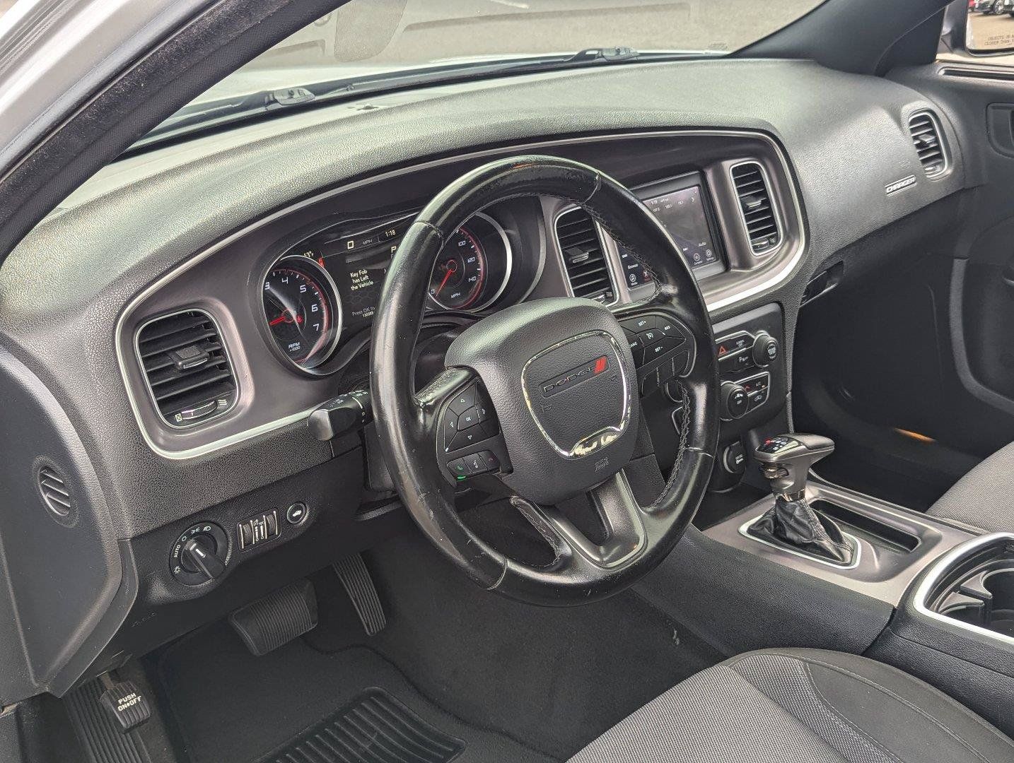 Used 2019 Dodge Charger SXT RWD image 12