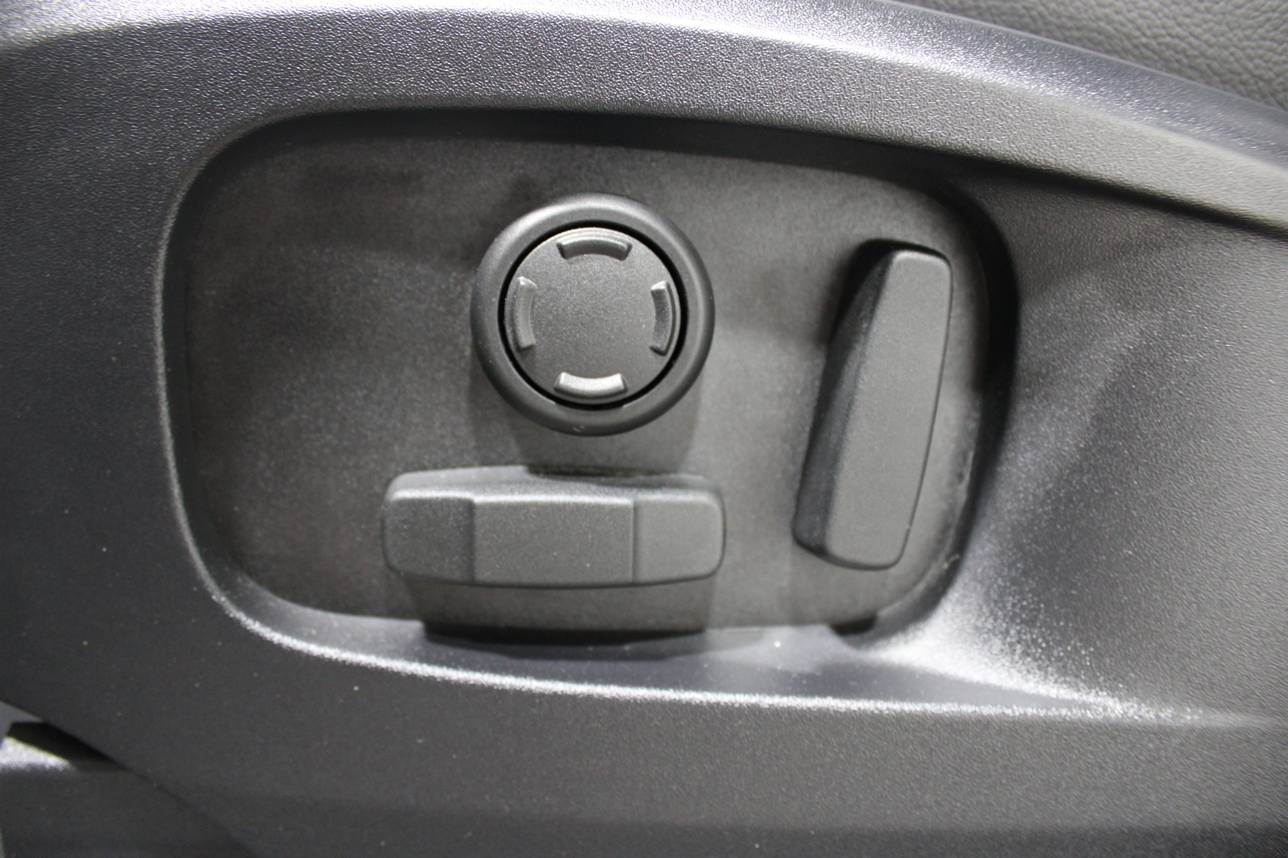 Used 2024 Land Rover Defender 110 S AWD/4WD image 4