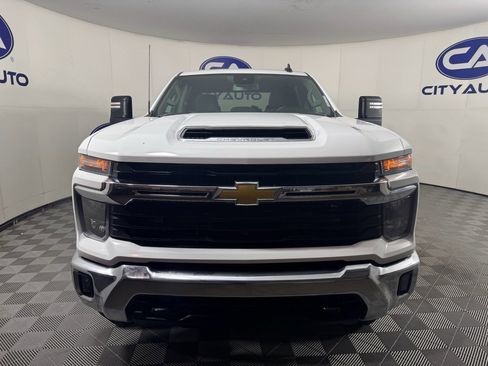 Used 2024 Chevrolet Silverado 2500 LT w/ Convenience Package image 8