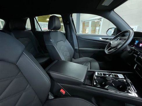 Used 2024 Volkswagen Atlas Cross Sport SE AWD/4WD image 26
