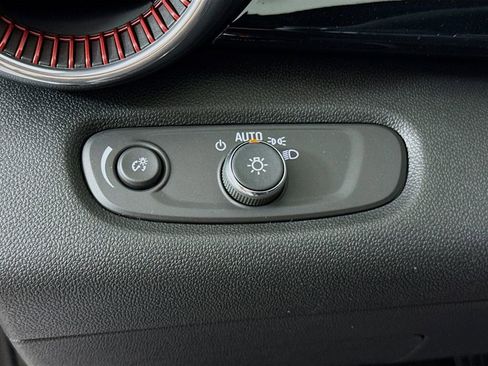 New 2026 Chevrolet Trax RS w/ Sunroof Package FWD image 10