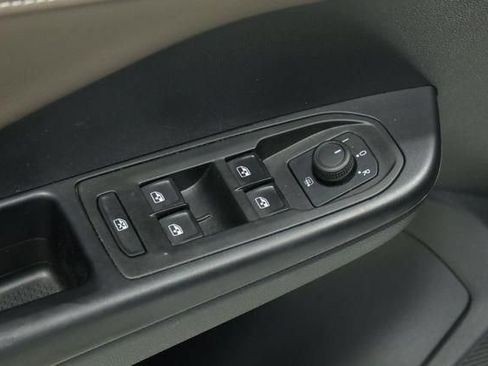 Used 2023 Volkswagen Taos SEL AWD/4WD image 27