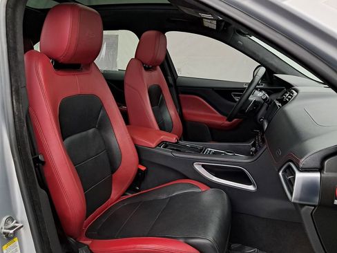 Used 2019 Jaguar F-PACE S image 3