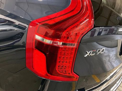 Certified 2024 Volvo XC90 B6 Ultimate w/ Lounge Package image 32
