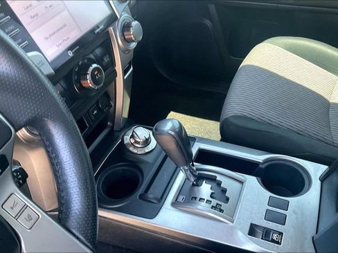 Used 2020 Toyota 4Runner SR5 AWD/4WD image 12