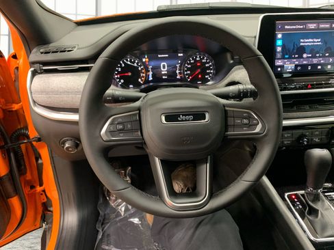 New 2026 Jeep Compass Latitude AWD/4WD image 16