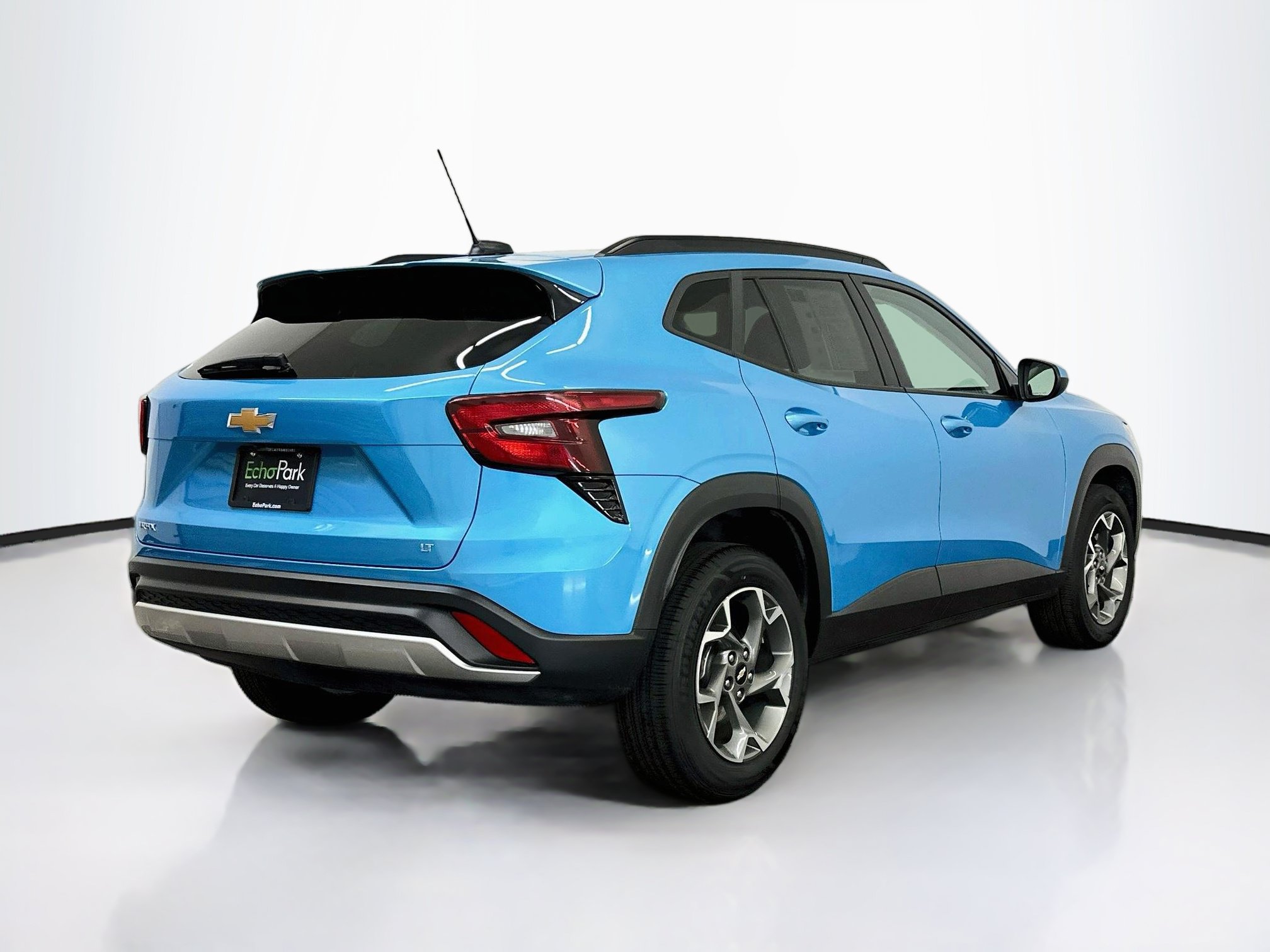 Used 2025 Chevrolet Trax LT FWD image 9