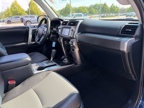 Used 2018 Toyota 4Runner SR5 Premium AWD/4WD image 10