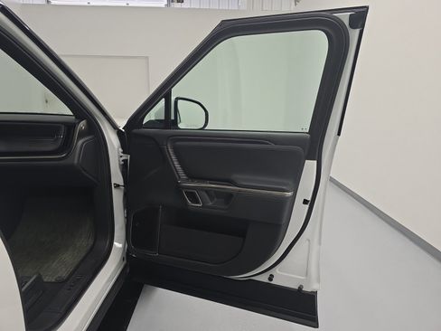 Used 2024 Rivian R1S Adventure AWD/4WD image 18