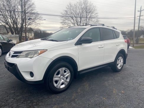 Used 2013 Toyota RAV4 LE image 2