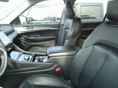 Used 2023 Jeep Grand Cherokee L Limited image 7