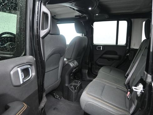 Used 2025 Jeep Wrangler Unlimited Sahara AWD/4WD image 24