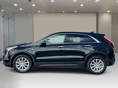Used 2022 Cadillac XT4 Luxury w/ Trailering Package AWD/4WD image 2