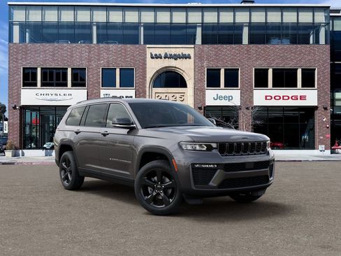 New 2026 Jeep Grand Cherokee L Limited w/ Limited Altitude Package AWD/4WD image 5