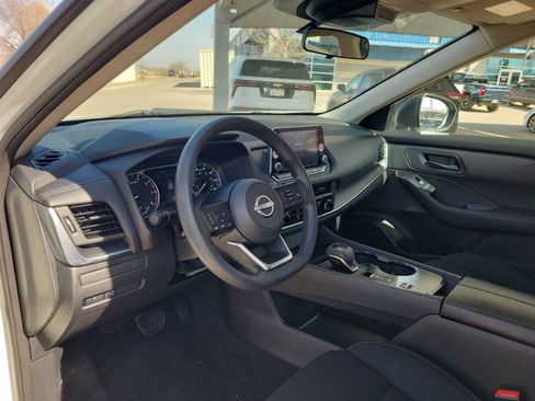 Used 2024 Nissan Rogue S image 2