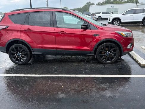 Used 2017 Ford Escape Titanium FWD image 3