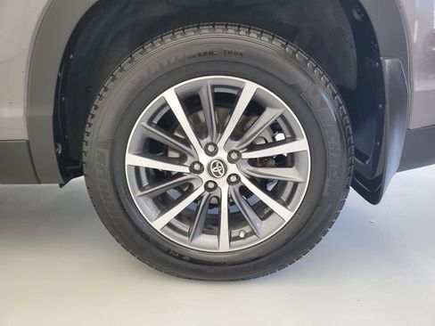 Used 2019 Toyota Highlander XLE image 13