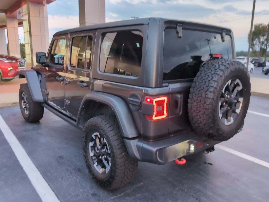 Used 2025 Jeep Wrangler Unlimited Rubicon AWD/4WD image 4