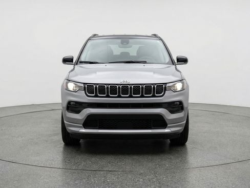Used 2025 Jeep Compass Limited AWD/4WD image 2