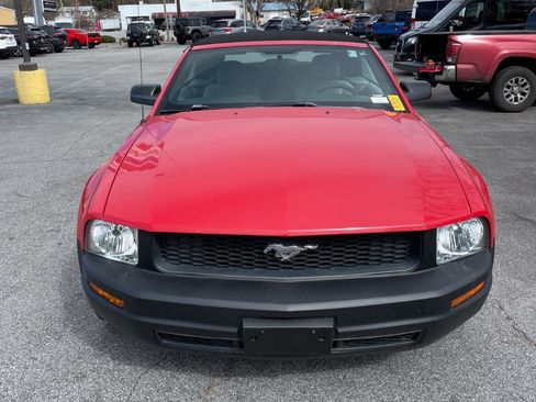 Used 2007 Ford Mustang Convertible image 2