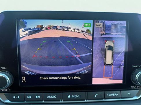 Used 2025 Nissan Rogue SV image 16