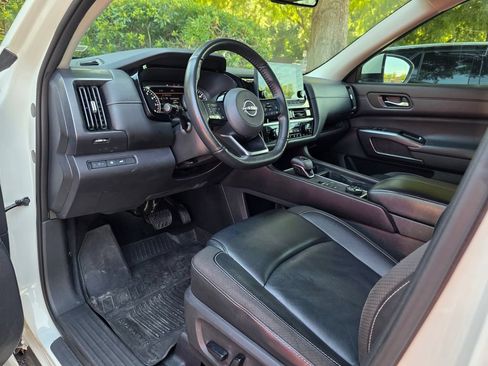 Used 2023 Nissan Pathfinder SL AWD/4WD image 11