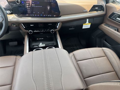 New 2026 Chevrolet Tahoe High Country AWD/4WD image 16