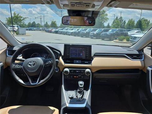 Used 2021 Toyota RAV4 XLE Premium AWD/4WD image 17