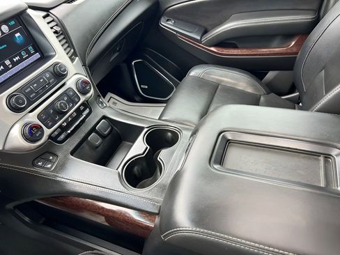 Used 2019 GMC Yukon SLT w/ Premium Edition AWD/4WD image 24