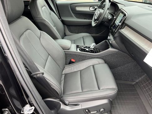 New 2026 Volvo XC40 B5 Ultra w/ Protection Package Premier image 9