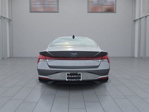 Used 2023 Hyundai Elantra SEL FWD image 9