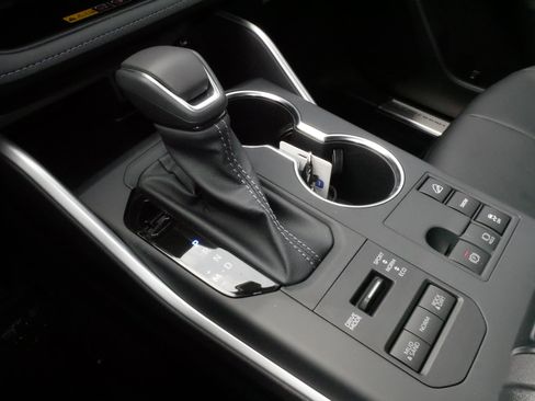 Certified 2026 Toyota Highlander XLE image 24